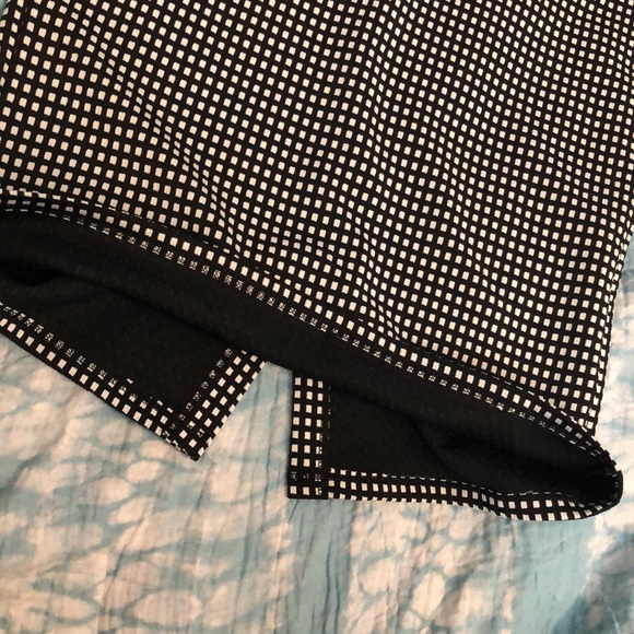 Black and white, stretchy pencil skirt. Never worn - Picture 3 of 5